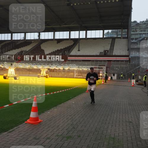 07.12.2025 - St. Pauli X-Mass-Run No. 15 Fabian Wolf http://msf.ph/oto/9360993 07.12.2025 09:55:18 Ziel 1101, 1113, 4087 meine-sportfotos.de