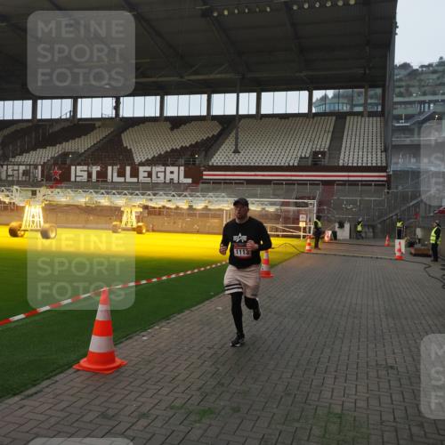 07.12.2025 - St. Pauli X-Mass-Run No. 15 Fabian Wolf http://msf.ph/oto/9360995 07.12.2025 09:55:19 Ziel 1101, 1113, 4087 meine-sportfotos.de