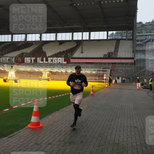 07.12.2025 - St. Pauli X-Mass-Run No. 15 Fabian Wolf http://msf.ph/oto/9360996 07.12.2025 09:55:19 Ziel 1101, 1113, 4087 meine-sportfotos.de