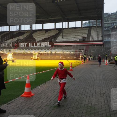 07.12.2025 - St. Pauli X-Mass-Run No. 15 Fabian Wolf http://msf.ph/oto/9361007 07.12.2025 09:55:50 Ziel 312, 1744, 3398 meine-sportfotos.de