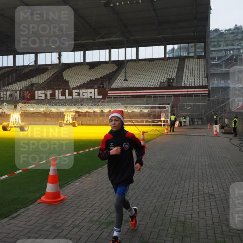 07.12.2025 - St. Pauli X-Mass-Run No. 15 Fabian Wolf http://msf.ph/oto/9361020 07.12.2025 09:55:58 Ziel 312, 3398 meine-sportfotos.de