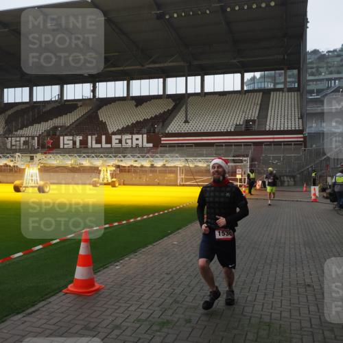 07.12.2025 - St. Pauli X-Mass-Run No. 15 Fabian Wolf http://msf.ph/oto/9361026 07.12.2025 09:56:11 Ziel 1483, 1530 meine-sportfotos.de
