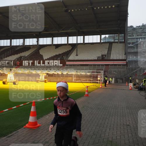 07.12.2025 - St. Pauli X-Mass-Run No. 15 Fabian Wolf http://msf.ph/oto/9361053 07.12.2025 09:56:31 Ziel 3255 meine-sportfotos.de
