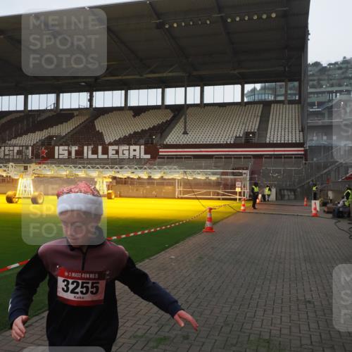 07.12.2025 - St. Pauli X-Mass-Run No. 15 Fabian Wolf http://msf.ph/oto/9361054 07.12.2025 09:56:31 Ziel 3255 meine-sportfotos.de