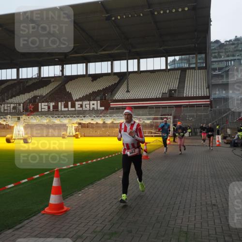 07.12.2025 - St. Pauli X-Mass-Run No. 15 Fabian Wolf http://msf.ph/oto/9361058 07.12.2025 09:56:42 Ziel 198, 662, 1165, 3255, 4208, 4209 meine-sportfotos.de