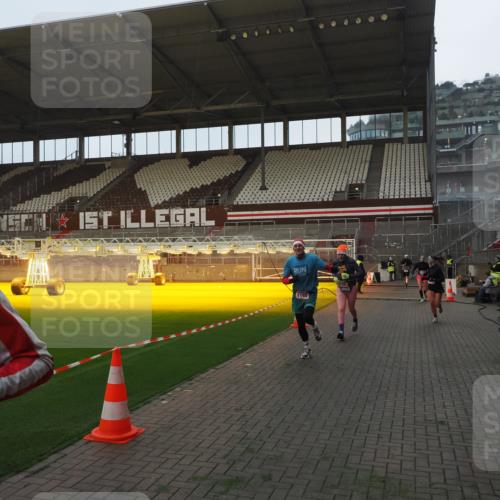 07.12.2025 - St. Pauli X-Mass-Run No. 15 Fabian Wolf http://msf.ph/oto/9361064 07.12.2025 09:56:43 Ziel 198, 662, 1165, 3255, 4208, 4209 meine-sportfotos.de