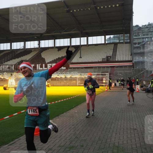 07.12.2025 - St. Pauli X-Mass-Run No. 15 Fabian Wolf http://msf.ph/oto/9361070 07.12.2025 09:56:44 Ziel 198, 662, 1116, 1165, 3255, 4208, 4209 meine-sportfotos.de