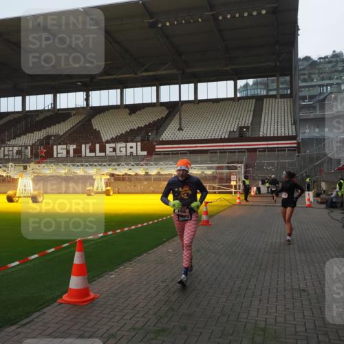 07.12.2025 - St. Pauli X-Mass-Run No. 15 Fabian Wolf http://msf.ph/oto/9361072 07.12.2025 09:56:45 Ziel 198, 662, 1116, 1165, 3255, 4208, 4209 meine-sportfotos.de