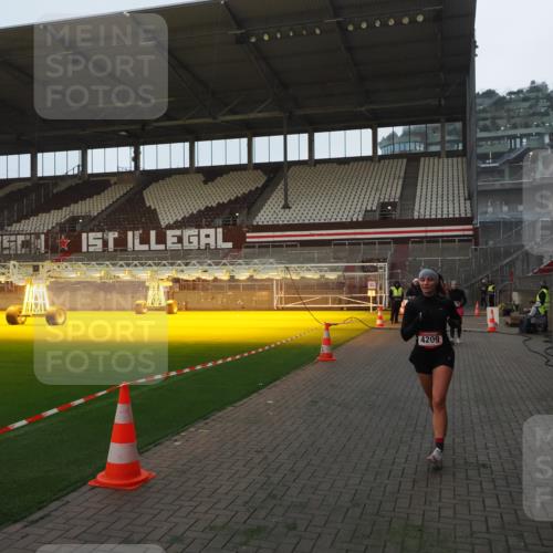 07.12.2025 - St. Pauli X-Mass-Run No. 15 Fabian Wolf http://msf.ph/oto/9361079 07.12.2025 09:56:46 Ziel 198, 662, 1116, 1165, 3255, 4208, 4209 meine-sportfotos.de