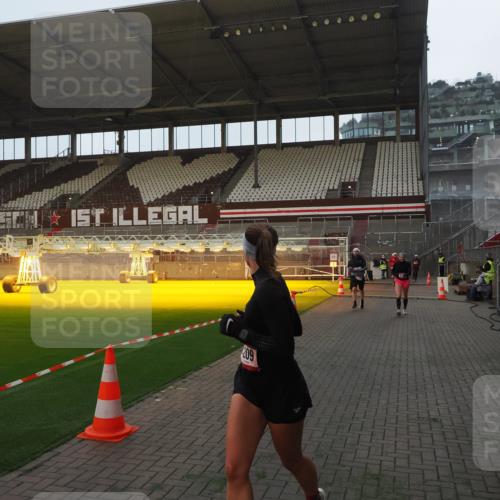 07.12.2025 - St. Pauli X-Mass-Run No. 15 Fabian Wolf http://msf.ph/oto/9361084 07.12.2025 09:56:47 Ziel 198, 662, 1116, 1165, 4208, 4209 meine-sportfotos.de