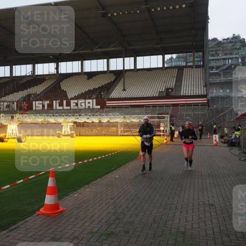 07.12.2025 - St. Pauli X-Mass-Run No. 15 Fabian Wolf http://msf.ph/oto/9361087 07.12.2025 09:56:49 Ziel 198, 497, 662, 1116, 1165, 4208, 4209 meine-sportfotos.de