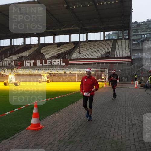 07.12.2025 - St. Pauli X-Mass-Run No. 15 Fabian Wolf http://msf.ph/oto/9361104 07.12.2025 09:56:56 Ziel 198, 497, 662, 1116, 1165, 2861, 4208, 4209 meine-sportfotos.de