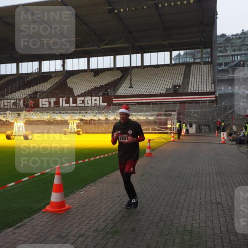 07.12.2025 - St. Pauli X-Mass-Run No. 15 Fabian Wolf http://msf.ph/oto/9361115 07.12.2025 09:56:58 Ziel 198, 497, 1116, 1165, 2861, 4208, 4209 meine-sportfotos.de