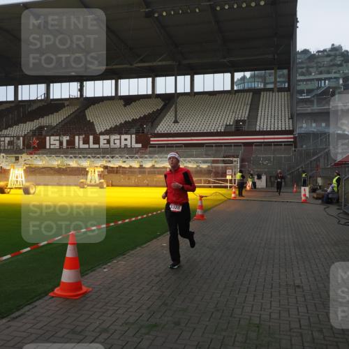 07.12.2025 - St. Pauli X-Mass-Run No. 15 Fabian Wolf http://msf.ph/oto/9361123 07.12.2025 09:57:09 Ziel 497, 2861, 3320, 4032 meine-sportfotos.de