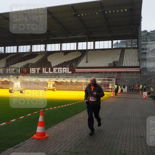 07.12.2025 - St. Pauli X-Mass-Run No. 15 Fabian Wolf http://msf.ph/oto/9361129 07.12.2025 09:57:19 Ziel 3320, 4032 meine-sportfotos.de