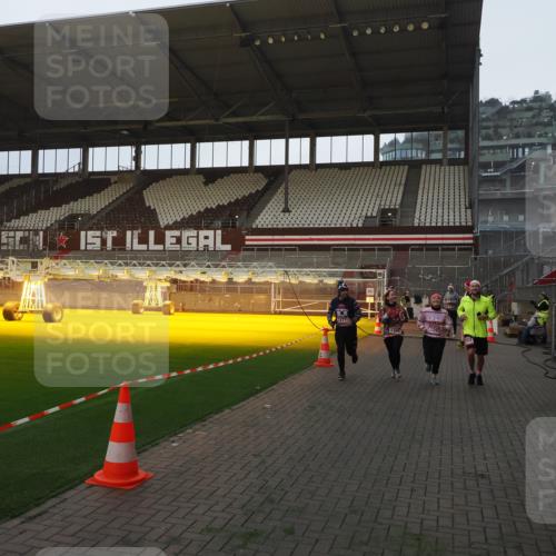 07.12.2025 - St. Pauli X-Mass-Run No. 15 Fabian Wolf http://msf.ph/oto/9361137 07.12.2025 09:57:27 Ziel 632, 1292, 1293, 1377, 1395, 2678, 4032 meine-sportfotos.de