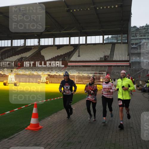 07.12.2025 - St. Pauli X-Mass-Run No. 15 Fabian Wolf http://msf.ph/oto/9361143 07.12.2025 09:57:29 Ziel 632, 1292, 1293, 1377, 1395, 2678, 4032 meine-sportfotos.de
