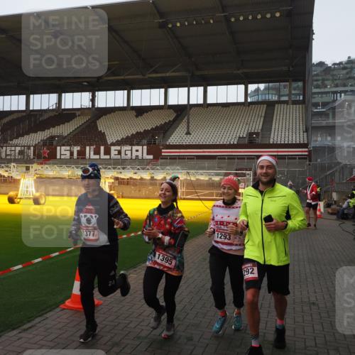 07.12.2025 - St. Pauli X-Mass-Run No. 15 Fabian Wolf http://msf.ph/oto/9361146 07.12.2025 09:57:29 Ziel 632, 1292, 1293, 1377, 1395, 2678, 4032 meine-sportfotos.de
