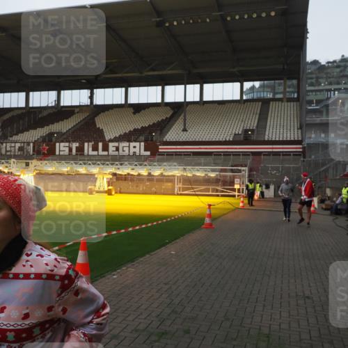 07.12.2025 - St. Pauli X-Mass-Run No. 15 Fabian Wolf http://msf.ph/oto/9361151 07.12.2025 09:57:30 Ziel 632, 1292, 1293, 1377, 1395, 2678 meine-sportfotos.de