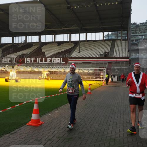 07.12.2025 - St. Pauli X-Mass-Run No. 15 Fabian Wolf http://msf.ph/oto/9361162 07.12.2025 09:57:38 Ziel 632, 1292, 1293, 1377, 1395, 2678, 2984 meine-sportfotos.de