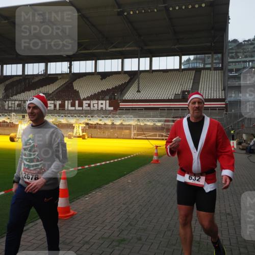 07.12.2025 - St. Pauli X-Mass-Run No. 15 Fabian Wolf http://msf.ph/oto/9361169 07.12.2025 09:57:39 Ziel 632, 1292, 1293, 1377, 1395, 2678, 2984 meine-sportfotos.de