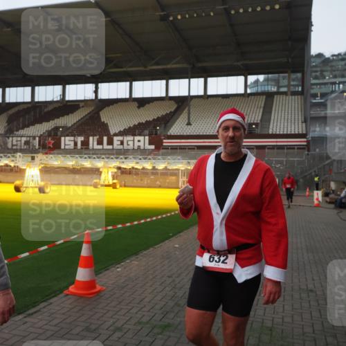 07.12.2025 - St. Pauli X-Mass-Run No. 15 Fabian Wolf http://msf.ph/oto/9361172 07.12.2025 09:57:40 Ziel 632, 1292, 1293, 1377, 1395, 2678, 2984, 4030 meine-sportfotos.de