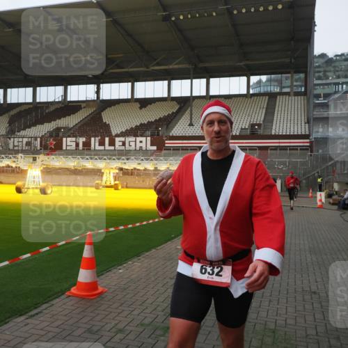 07.12.2025 - St. Pauli X-Mass-Run No. 15 Fabian Wolf http://msf.ph/oto/9361173 07.12.2025 09:57:40 Ziel 632, 1292, 1293, 1377, 1395, 2678, 2984, 4030 meine-sportfotos.de