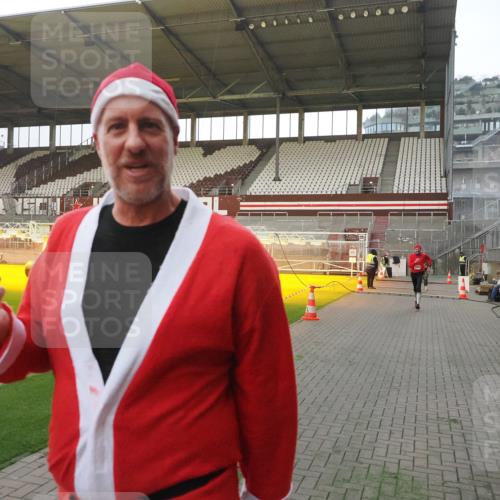 07.12.2025 - St. Pauli X-Mass-Run No. 15 Fabian Wolf http://msf.ph/oto/9361177 07.12.2025 09:57:41 Ziel 632, 1292, 1293, 1377, 1395, 2678, 2984, 4030 meine-sportfotos.de