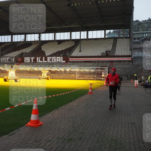07.12.2025 - St. Pauli X-Mass-Run No. 15 Fabian Wolf http://msf.ph/oto/9361180 07.12.2025 09:57:43 Ziel 1292, 1293, 1377, 1395, 2678, 2984, 4030 meine-sportfotos.de