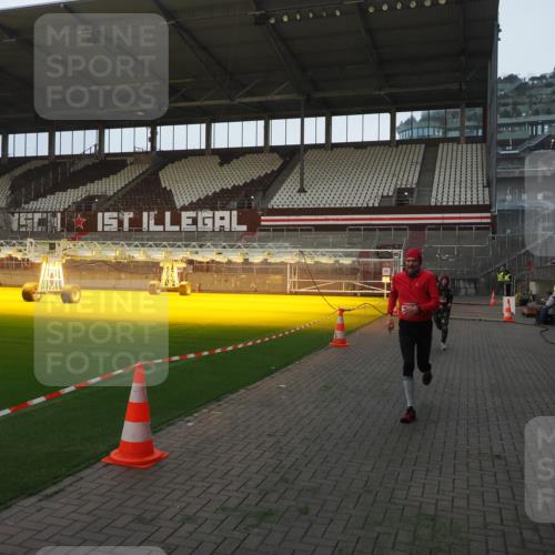 07.12.2025 - St. Pauli X-Mass-Run No. 15 Fabian Wolf http://msf.ph/oto/9361181 07.12.2025 09:57:44 Ziel 2678, 2984, 4030 meine-sportfotos.de