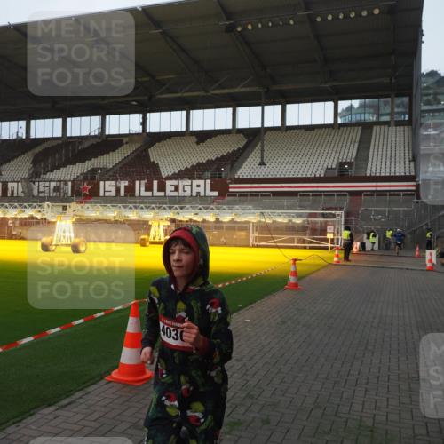 07.12.2025 - St. Pauli X-Mass-Run No. 15 Fabian Wolf http://msf.ph/oto/9361195 07.12.2025 09:57:46 Ziel 2678, 2984, 4030 meine-sportfotos.de