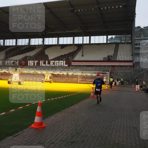 07.12.2025 - St. Pauli X-Mass-Run No. 15 Fabian Wolf http://msf.ph/oto/9361198 07.12.2025 09:57:55 Ziel 441, 2984, 4030 meine-sportfotos.de