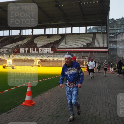 07.12.2025 - St. Pauli X-Mass-Run No. 15 Fabian Wolf http://msf.ph/oto/9361219 07.12.2025 09:58:20 Ziel 238, 261, 1173, 1633, 1774, 2205, 3405, 3515, 4206 meine-sportfotos.de