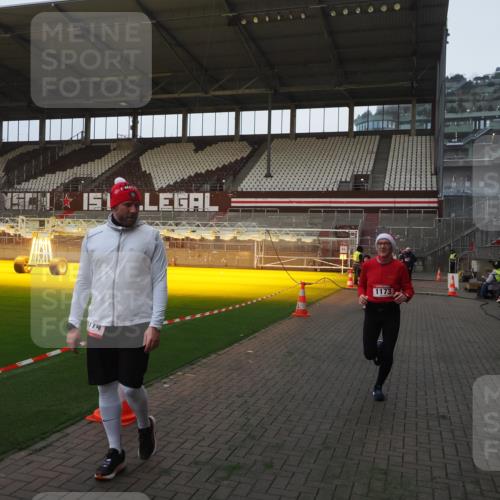 07.12.2025 - St. Pauli X-Mass-Run No. 15 Fabian Wolf http://msf.ph/oto/9361234 07.12.2025 09:58:26 Ziel 238, 261, 483, 1173, 1633, 1774, 2205, 3515, 4031, 4206 meine-sportfotos.de