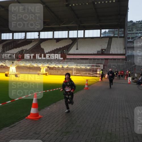 07.12.2025 - St. Pauli X-Mass-Run No. 15 Fabian Wolf http://msf.ph/oto/9361242 07.12.2025 09:58:29 Ziel 238, 261, 483, 1173, 1603, 1633, 1774, 2205, 3515, 4031, 4206 meine-sportfotos.de