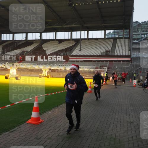 07.12.2025 - St. Pauli X-Mass-Run No. 15 Fabian Wolf http://msf.ph/oto/9361256 07.12.2025 09:58:32 Ziel 238, 261, 483, 532, 1003, 1173, 1528, 1603, 1633, 1774, 2205, 3515, 4031, 4206 meine-sportfotos.de