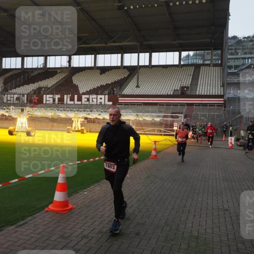 07.12.2025 - St. Pauli X-Mass-Run No. 15 Fabian Wolf http://msf.ph/oto/9361262 07.12.2025 09:58:34 Ziel 238, 261, 483, 532, 1003, 1115, 1173, 1528, 1603, 1774, 1782, 1785, 2205, 3308, 4031, 4206 meine-sportfotos.de