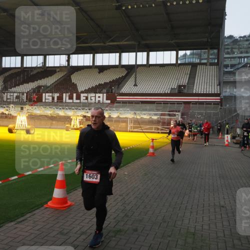 07.12.2025 - St. Pauli X-Mass-Run No. 15 Fabian Wolf http://msf.ph/oto/9361263 07.12.2025 09:58:34 Ziel 238, 261, 483, 532, 1003, 1115, 1173, 1528, 1603, 1774, 1782, 1785, 2205, 3308, 4031, 4206 meine-sportfotos.de