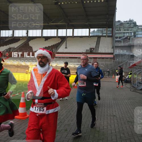 07.12.2025 - St. Pauli X-Mass-Run No. 15 Fabian Wolf http://msf.ph/oto/9361286 07.12.2025 09:58:41 Ziel 483, 532, 1003, 1115, 1528, 1542, 1603, 1782, 1785, 2392, 3308, 4031 meine-sportfotos.de