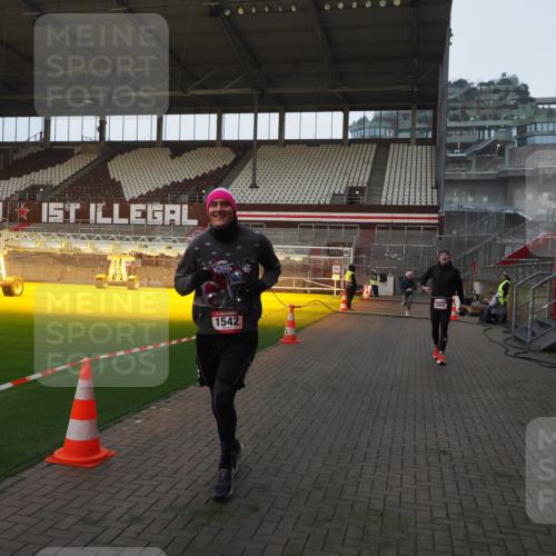 07.12.2025 - St. Pauli X-Mass-Run No. 15 Fabian Wolf http://msf.ph/oto/9361331 07.12.2025 09:58:44 Ziel 483, 532, 655, 1003, 1115, 1528, 1542, 1603, 1782, 1785, 2392, 3308 meine-sportfotos.de