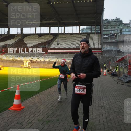 07.12.2025 - St. Pauli X-Mass-Run No. 15 Fabian Wolf http://msf.ph/oto/9361392 07.12.2025 09:58:49 Ziel 532, 655, 1003, 1115, 1528, 1542, 1782, 1785, 2392, 3308 meine-sportfotos.de