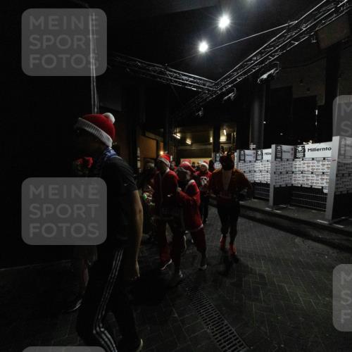 07.12.2025 - St. Pauli X-Mass-Run No. 15 Michael Strokosch http://msf.ph/oto/9361394 07.12.2025 11:11:51 Laufen 239, 608 meine-sportfotos.de