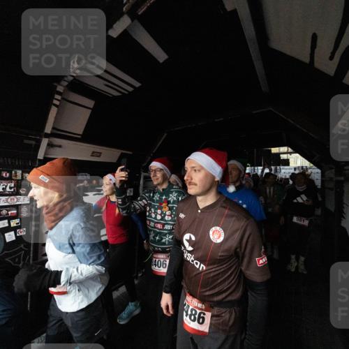 07.12.2025 - St. Pauli X-Mass-Run No. 15 Michael Strokosch http://msf.ph/oto/9361458 07.12.2025 11:12:51 Laufen 1910, 406, 486, 981 meine-sportfotos.de