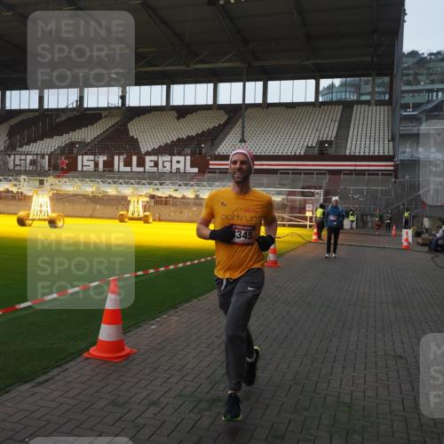 07.12.2025 - St. Pauli X-Mass-Run No. 15 Fabian Wolf http://msf.ph/oto/9361468 07.12.2025 09:59:05 Ziel 2529, 3147, 3345 meine-sportfotos.de