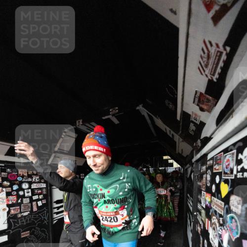 07.12.2025 - St. Pauli X-Mass-Run No. 15 Michael Strokosch http://msf.ph/oto/9361492 07.12.2025 11:13:12 Laufen 1010, 15, 2420, 2921 meine-sportfotos.de