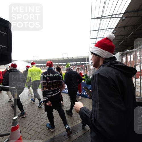07.12.2025 - St. Pauli X-Mass-Run No. 15 Michael Strokosch http://msf.ph/oto/9361502 07.12.2025 11:13:21 Laufen 1 meine-sportfotos.de
