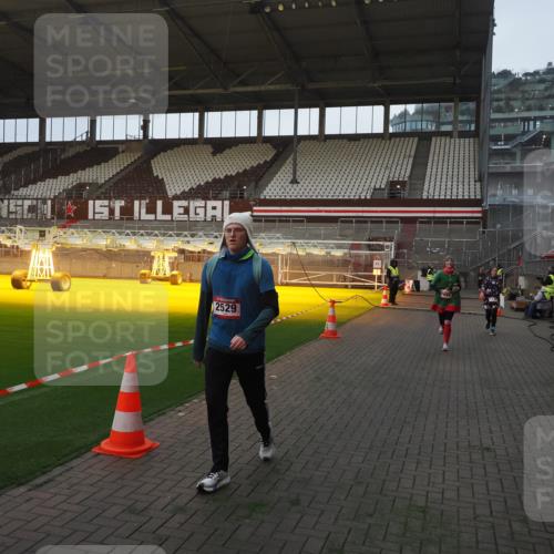 07.12.2025 - St. Pauli X-Mass-Run No. 15 Fabian Wolf http://msf.ph/oto/9361515 07.12.2025 09:59:13 Ziel 939, 1120, 2529, 3147, 3345 meine-sportfotos.de