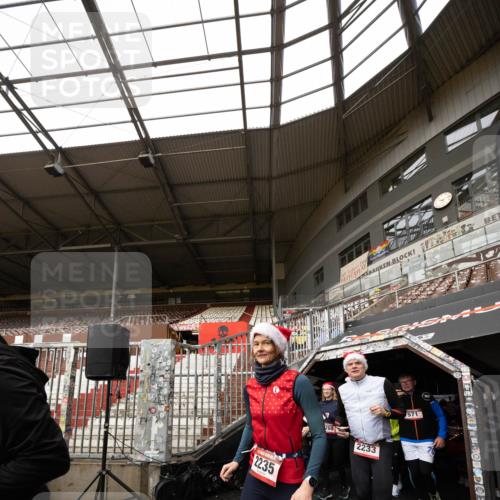 07.12.2025 - St. Pauli X-Mass-Run No. 15 Michael Strokosch http://msf.ph/oto/9361517 07.12.2025 11:14:31 Laufen 2235, 269, 2233, 571, 10 meine-sportfotos.de