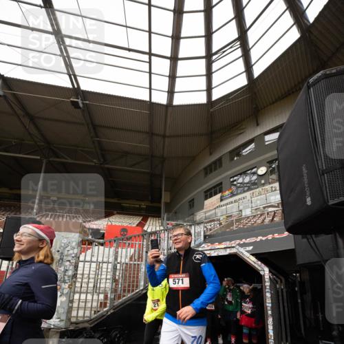 07.12.2025 - St. Pauli X-Mass-Run No. 15 Michael Strokosch http://msf.ph/oto/9361520 07.12.2025 11:14:33 Laufen 571, 10 meine-sportfotos.de