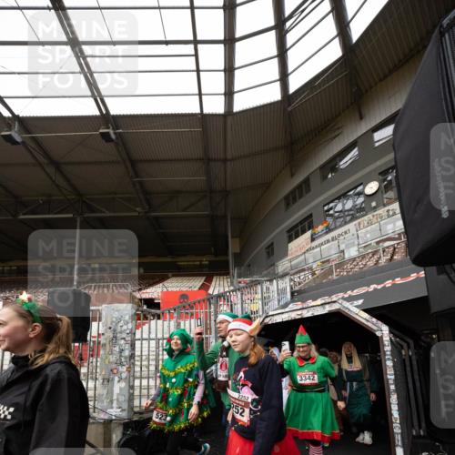 07.12.2025 - St. Pauli X-Mass-Run No. 15 Michael Strokosch http://msf.ph/oto/9361521 07.12.2025 11:14:35 Laufen 523, 2252, 52, 3342 meine-sportfotos.de